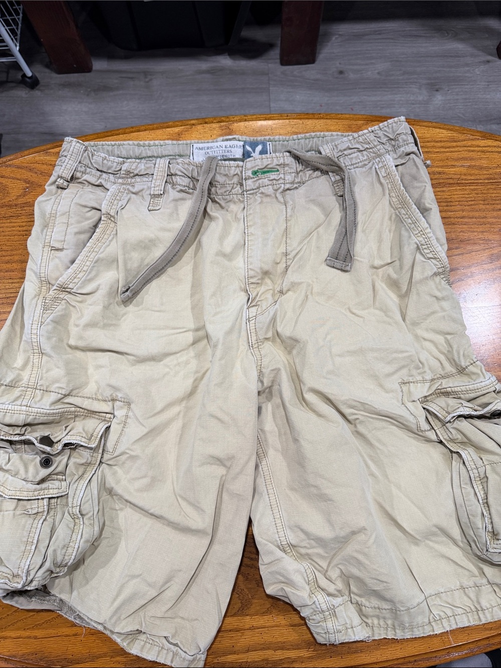 Vintage American Eagle Outfitters Tan Men's Cargo Shorts with Drawstring
